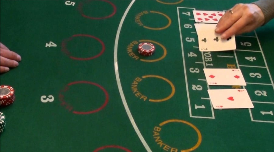 Baccarat – Don gian va cuon hut lai thu loi lon Hinh 2