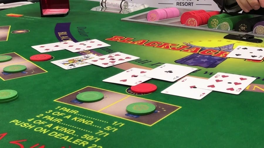 Cac chien luoc dem bai trong game Blackjack online Hinh 1