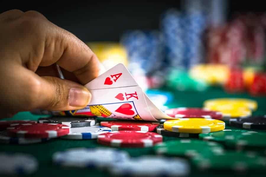 Hướng dẫn chơi game bài Poker chi tiết nhất cho người mới bắt đầu