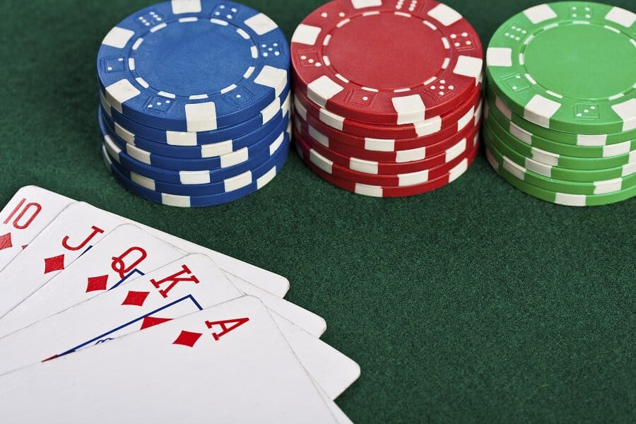 Những chiến thuật chắc chắn bạn muốn biết để làm chủ poker