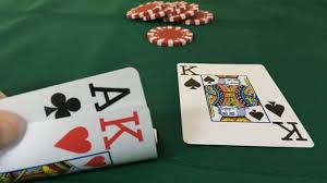 Ren luyen su tap trung khi choi Poker cung chuyen gia Hinh 1