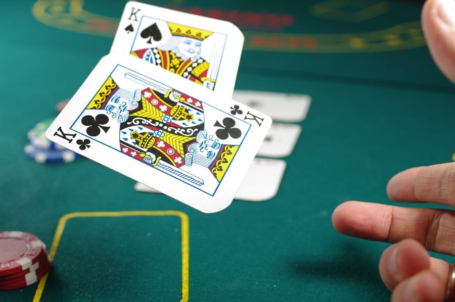 Người chơi sẽ cần phải làm gì để có kỹ năng chơi Poker giỏi hơn?